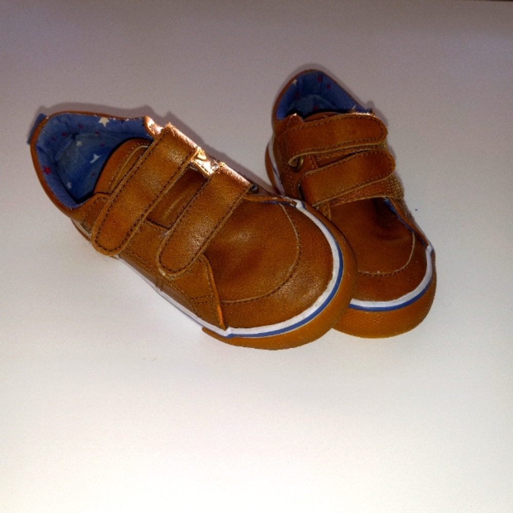 Little boy Little boy sneakers size 6